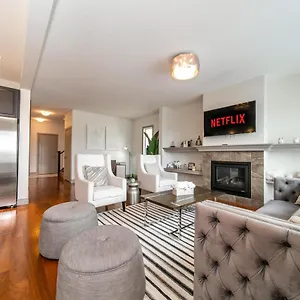 Holiday home Lakeview Luxury: Lakeside Retreat With King Beds & Entertainment