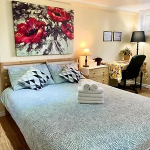 Homestay Perfect Home-private Washrooms,free Parking,high Speed Net